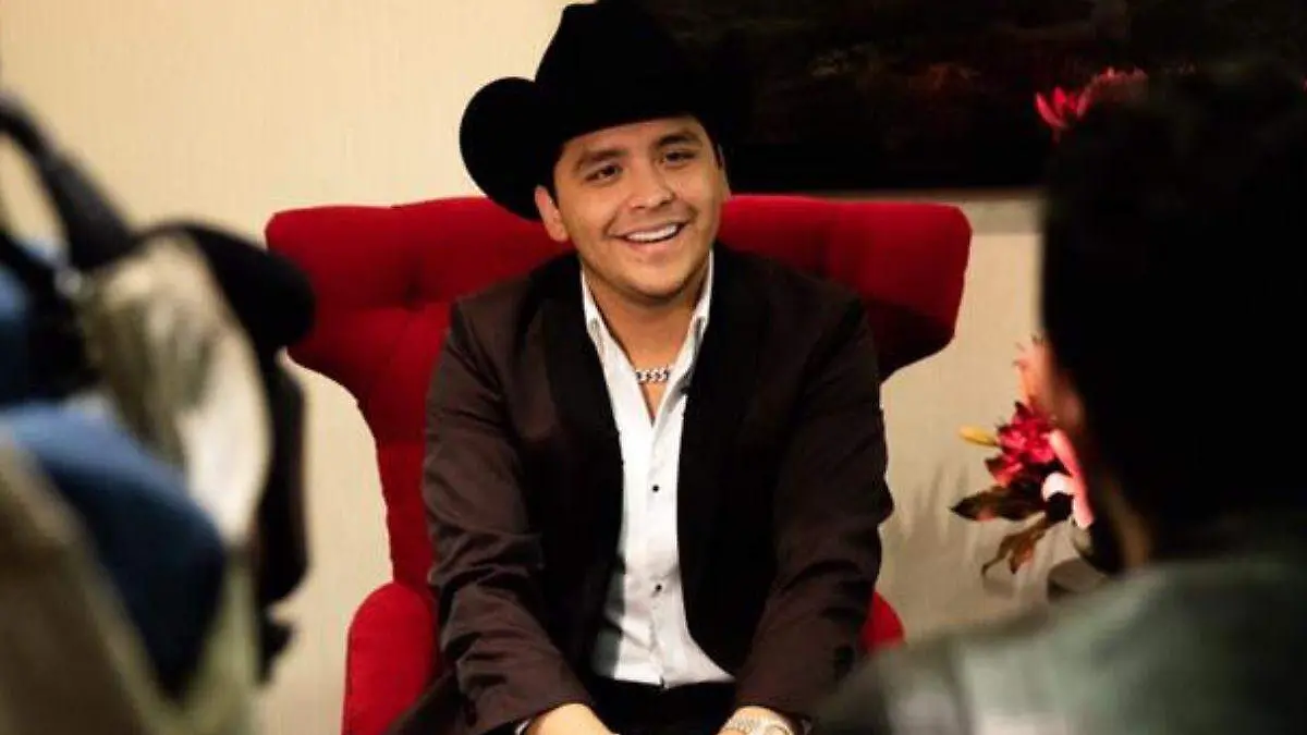 Christian Nodal - Portada